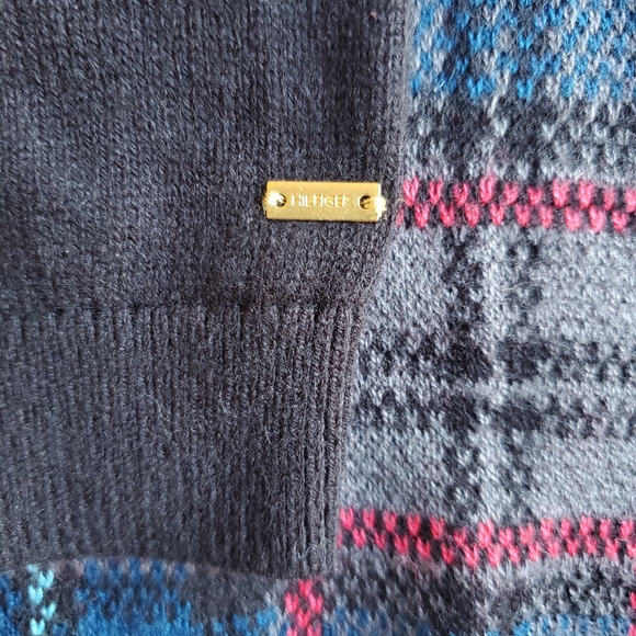 Tommy Hilfiger red blue black gray plaid crew neck pullover knit sweater small - Picture 8 of 9